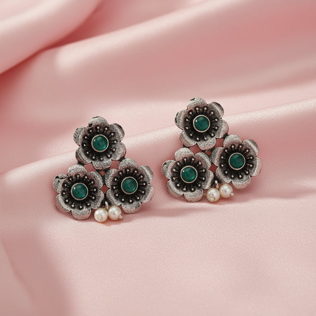Blossom Tales stud earrings (Green)