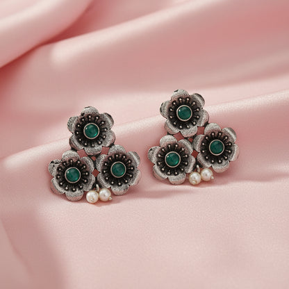 Blossom Tales stud earrings (Green)