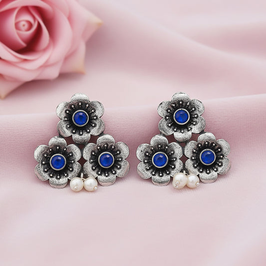 Blossom Tales stud earrings (Blue)
