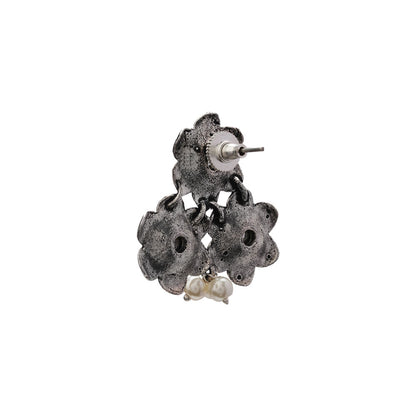 Blossom Tales stud earrings (White)