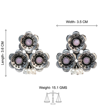 Blossom Tales stud earrings (Baby Pink)
