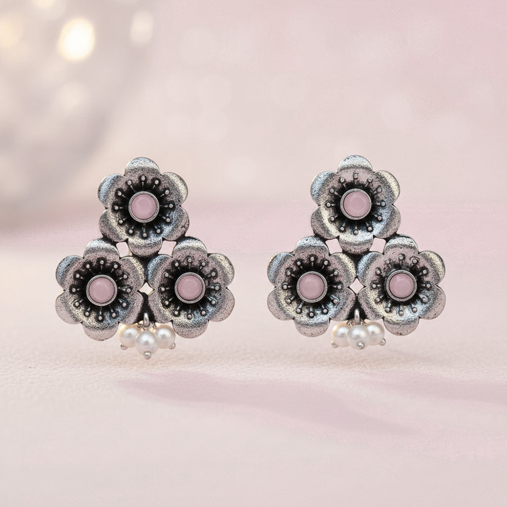 Blossom Tales stud earrings (Baby Pink)