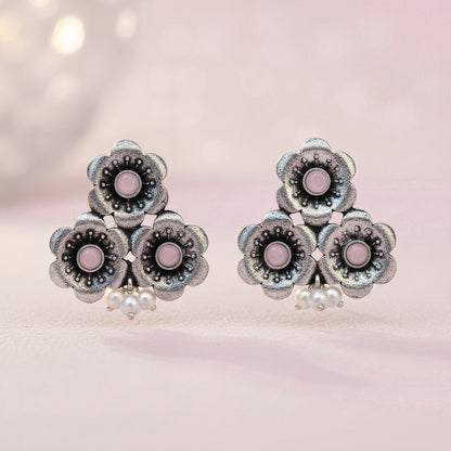 Blossom Tales stud earrings (Baby Pink)