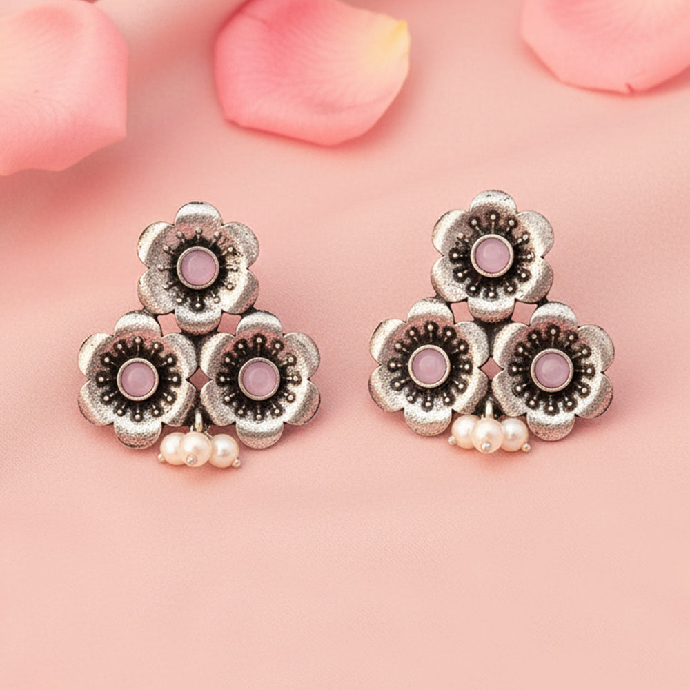 Blossom Tales stud earrings (Baby Pink)