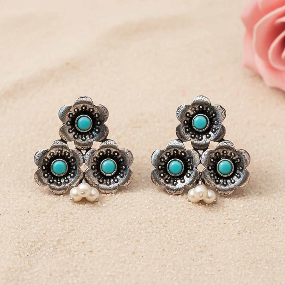 Blossom Tales stud earrings (Sky Blue)