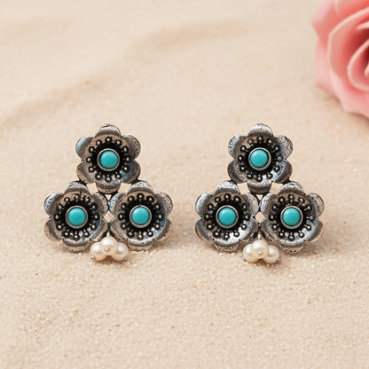 Blossom Tales stud earrings (Sky Blue)