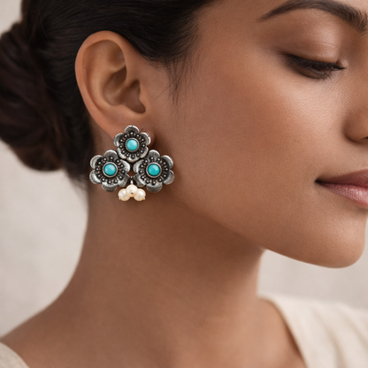 Blossom Tales stud earrings (Sky Blue)