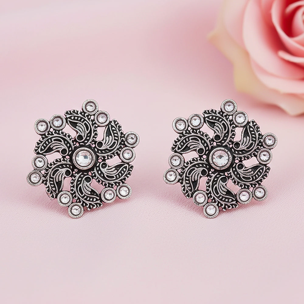 Aabroo sparkle stud earrings (White)