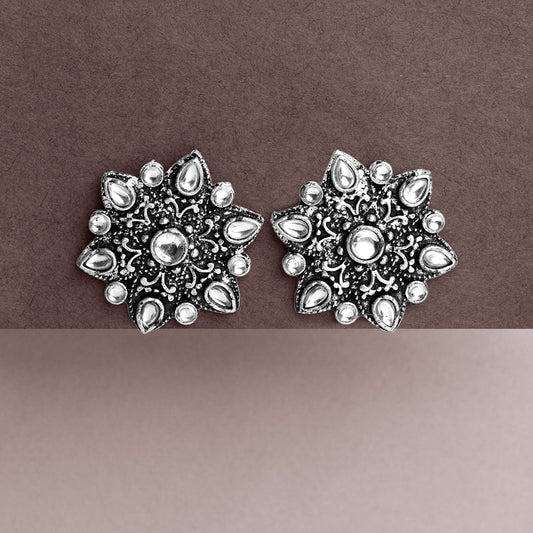 flower-alpana stud earrings (White)