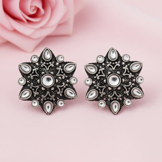 flower-alpana stud earrings (White)