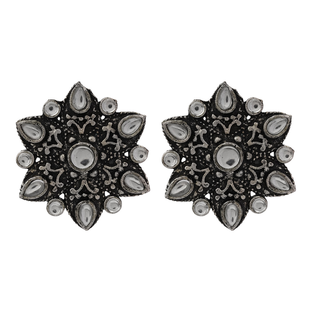 flower-alpana stud earrings (White)