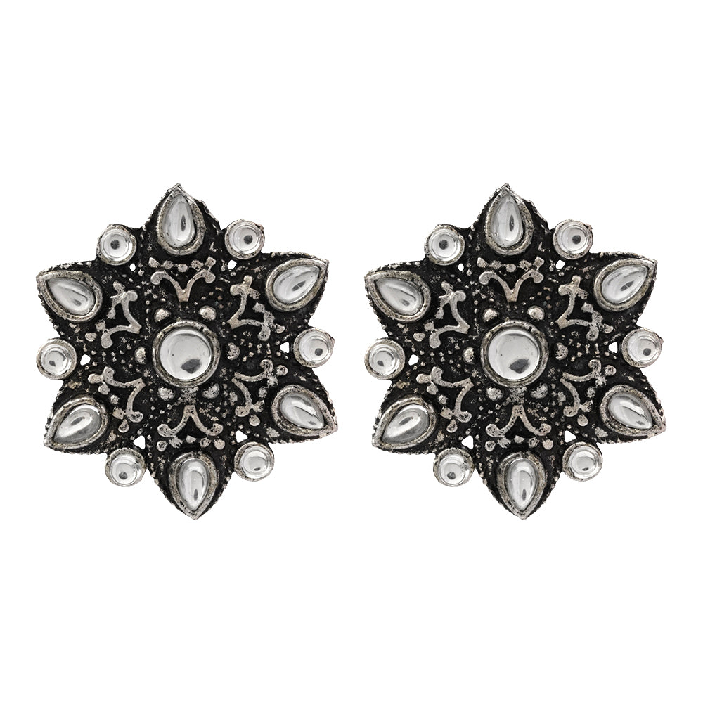 flower-alpana stud earrings (White)
