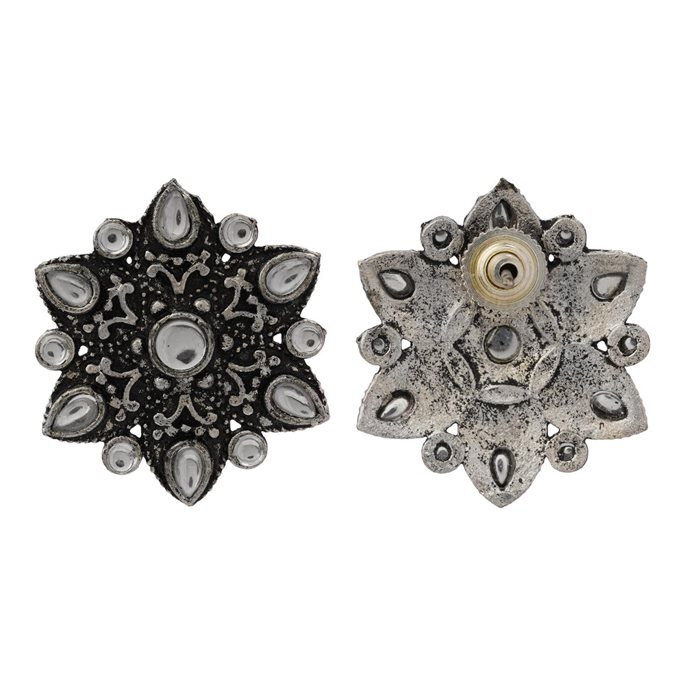 flower-alpana stud earrings (White)