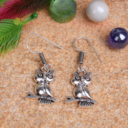 Wise Wink dangler earrings (Silver)