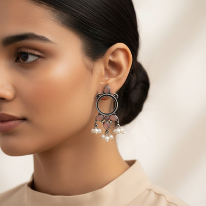 Loop dot stud earrings (Light Orange)