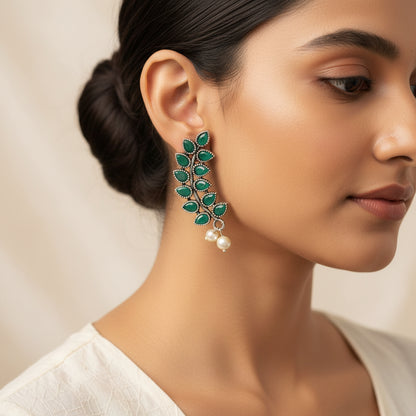 Flower frame stud earrings (Green)