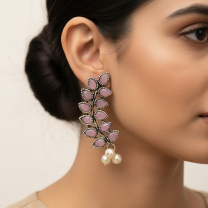 Flower frame stud earrings (Baby Pink)