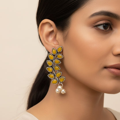 Flower frame stud earrings (Yellow)