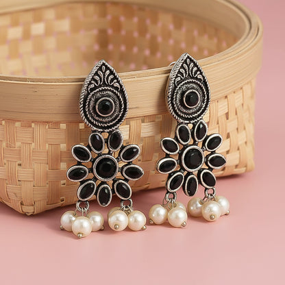 Drew flower pearl stud earrings (Black)