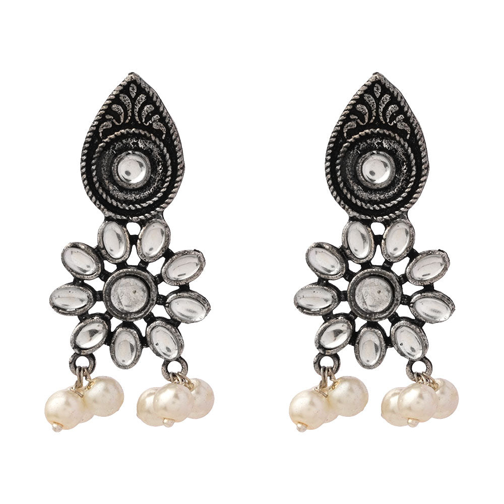 Drew flower pearl stud earrings (White)