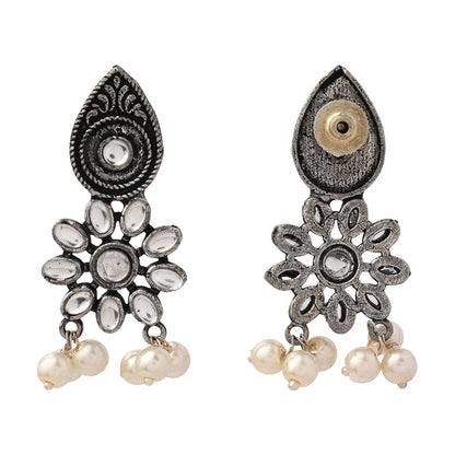 Drew flower pearl stud earrings (White)