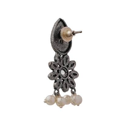 Drew flower pearl stud earrings (White)