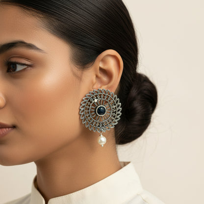 Charming Chakra stud earrings (Black)