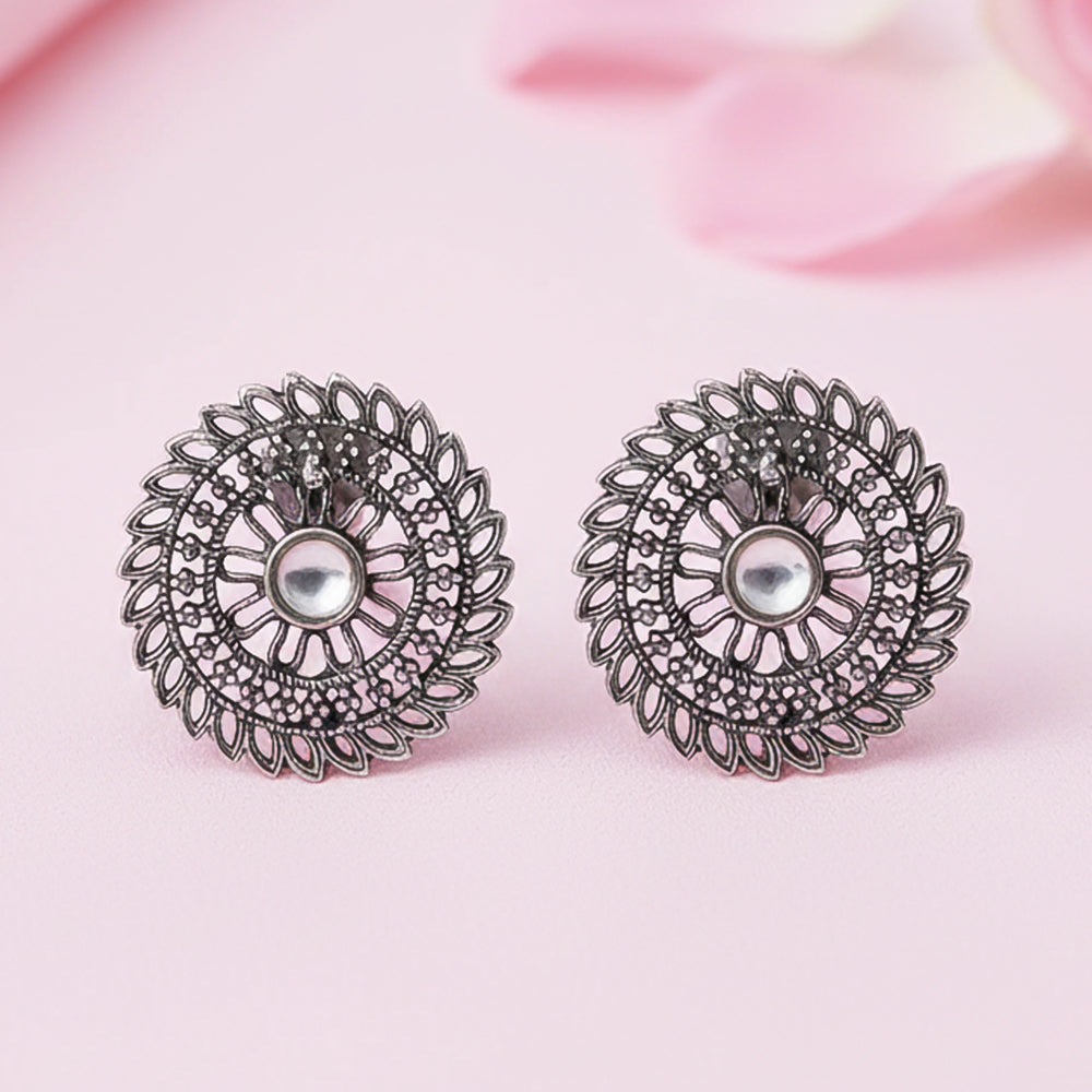 Charming Chakra stud earrings (White)