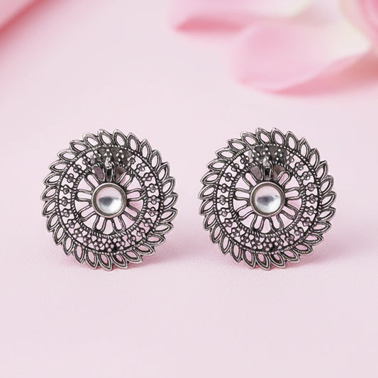Charming Chakra stud earrings (White)