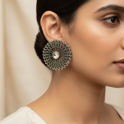 Charming Chakra stud earrings (White)