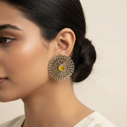 Charming Chakra stud earrings (Yellow)