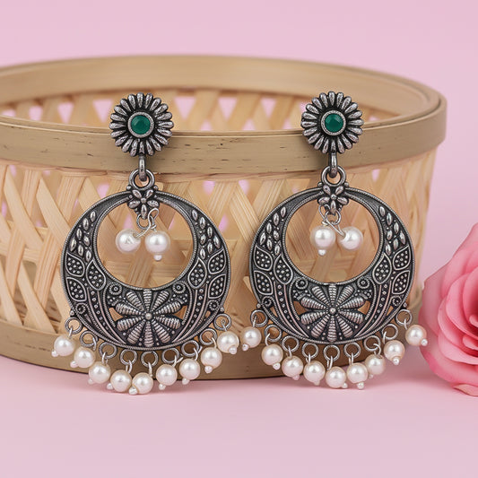 Graceful fall pearl dangler earrings (Green)