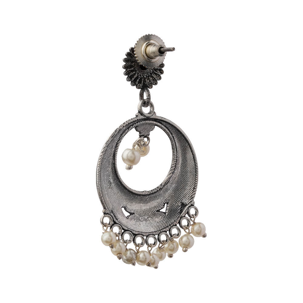 Graceful fall pearl dangler earrings (Black)