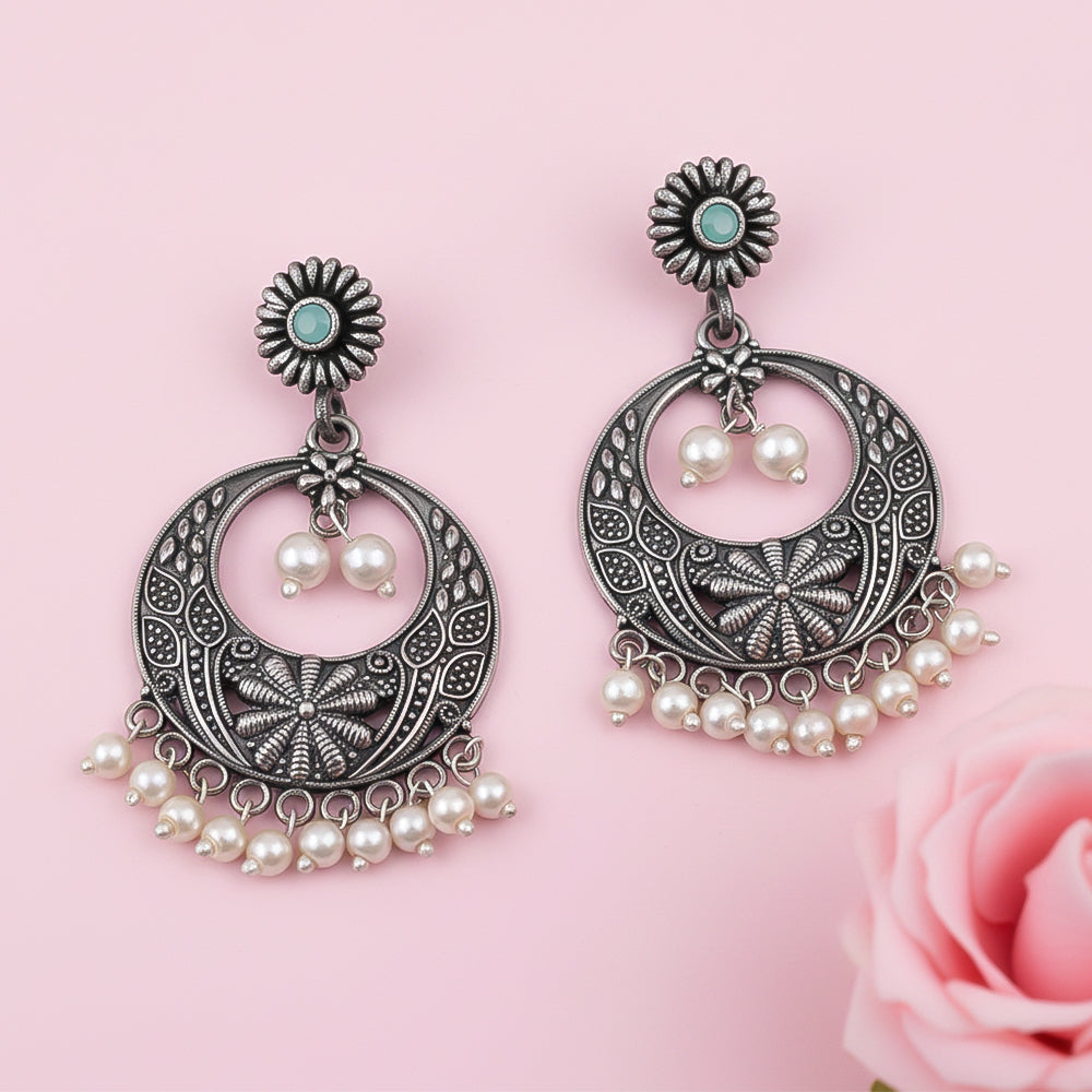 Graceful fall pearl dangler earrings (Mint)
