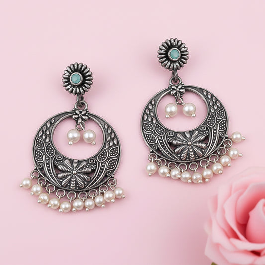 Graceful fall pearl dangler earrings (Mint)