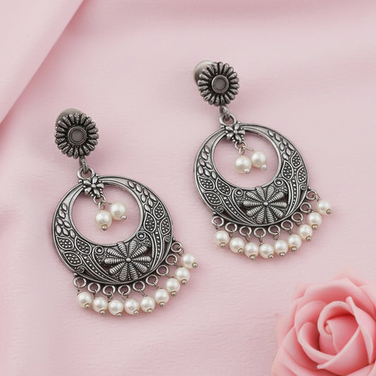 Graceful fall pearl dangler earrings (Grey)