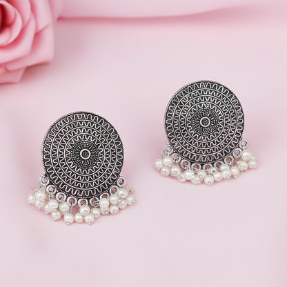 Echoing circle pearl stud earrings (Silver)