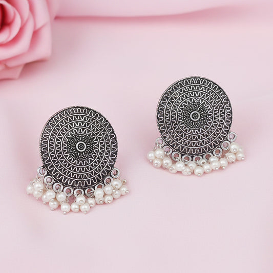 Echoing circle pearl stud earrings (Silver)