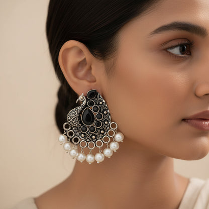 Peacock gem oxdized stud earrings (Black)