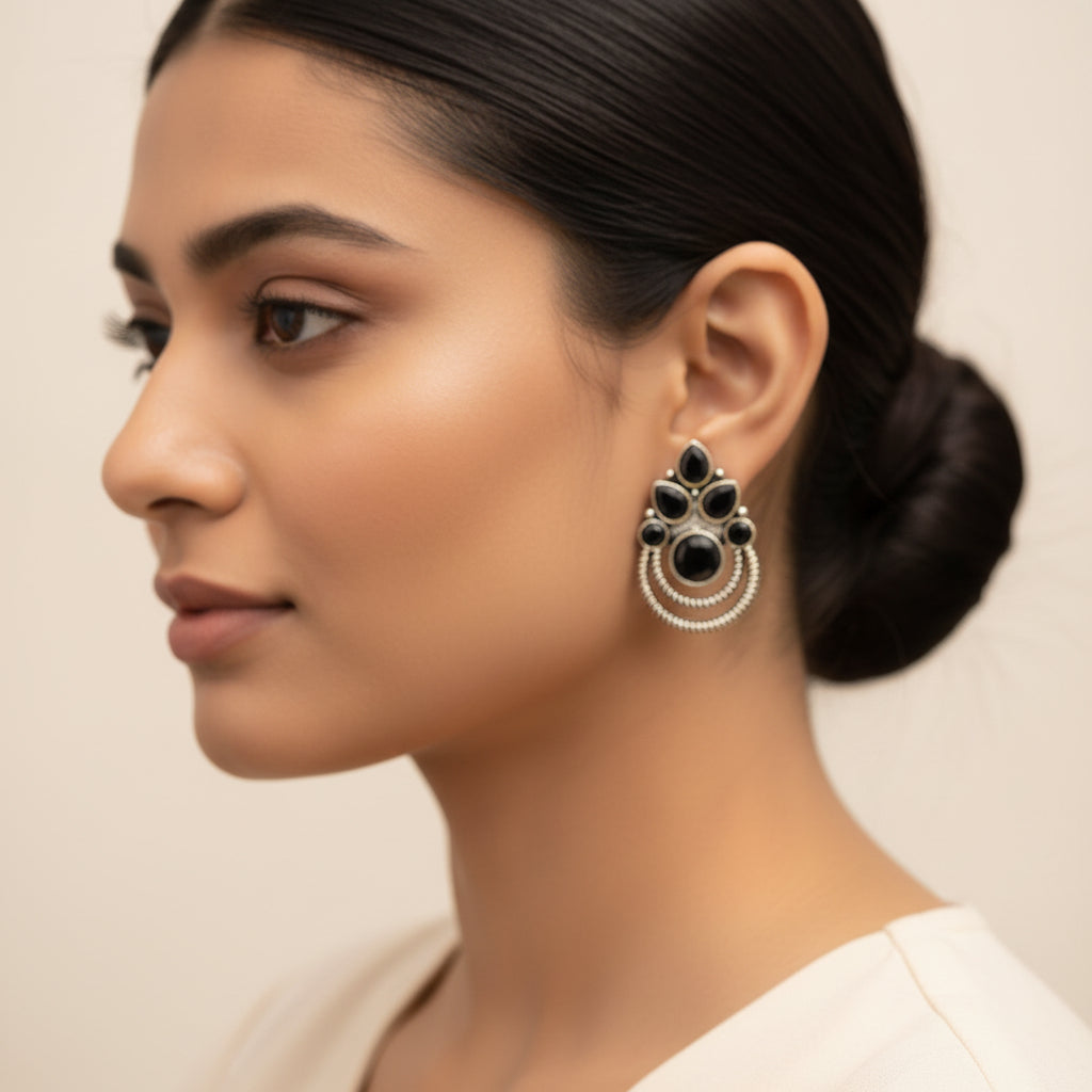 Aqua crown stone stud earrings (Black)