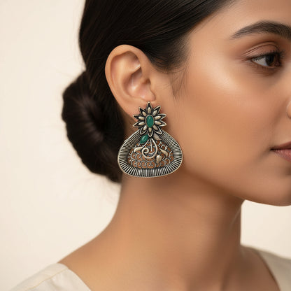 Glint stone studded stud earrings (Green)