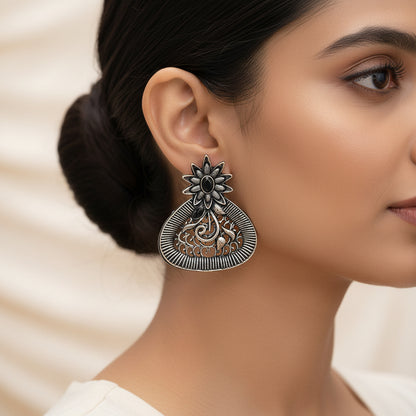 Glint stone studded stud earrings (Black)