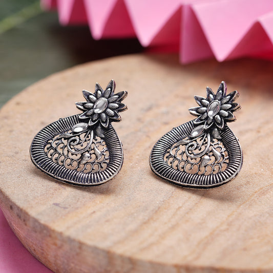 Glint stone studded stud earrings (White)
