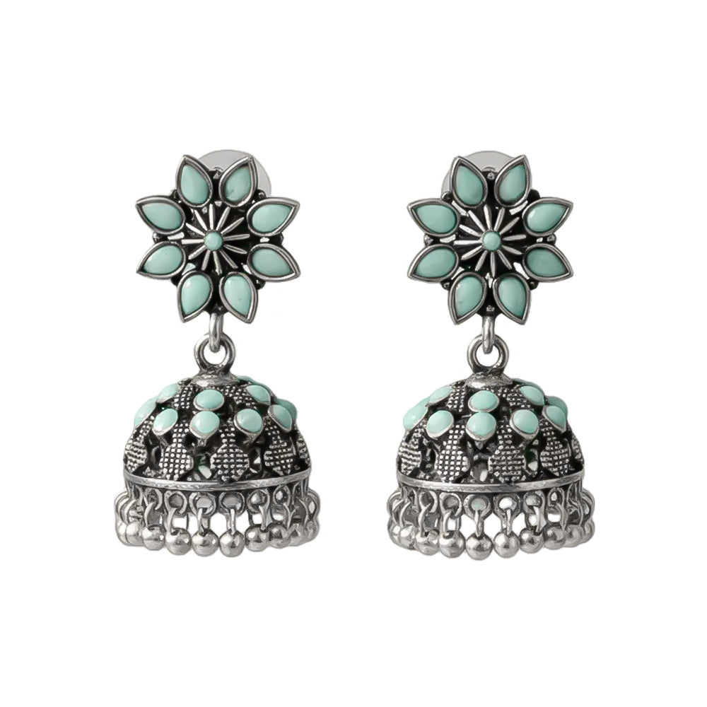 flower-shaped top with petal-like Mint stones