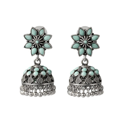 flower-shaped top with petal-like Mint stones