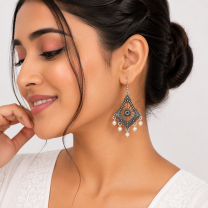 Elegant Lattice Pearl Drops