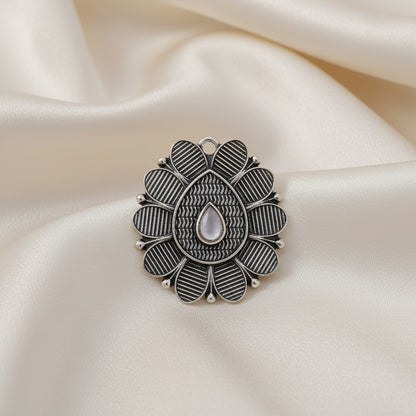 PetalStone oxidised ring (White)