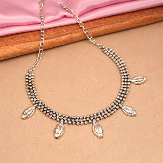 Silver elegance brass neckpiece (Silver)
