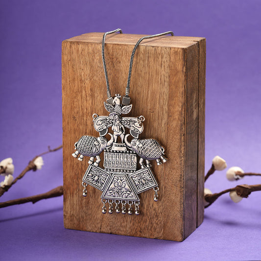 Tusk treasure oxidized chain neckpiece (Silver)