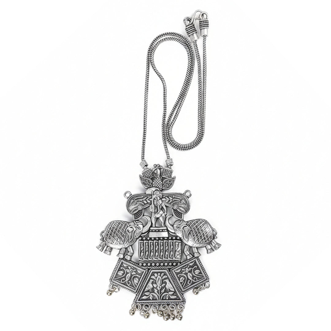 Tusk treasure oxidized chain neckpiece (Silver)